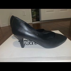 Black pumps